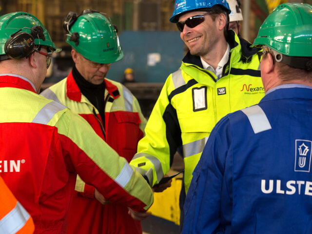 Steel cutting statement signed - Frode Beyer, Project manager, Nexans and Jarle Åsemyr, Hull production manager, Ulstein Verft.