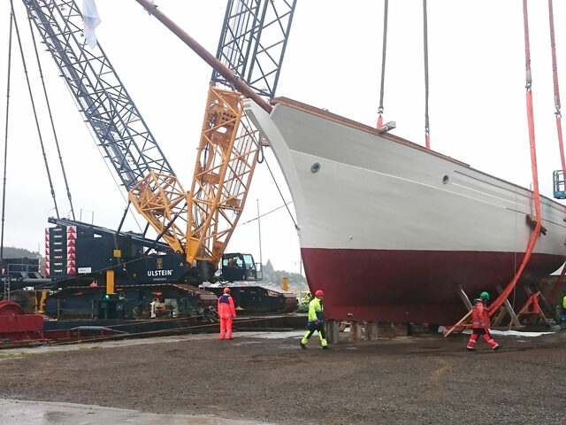 The schooner IDEAL has been launched by the Ulstein Verft heavylift crane