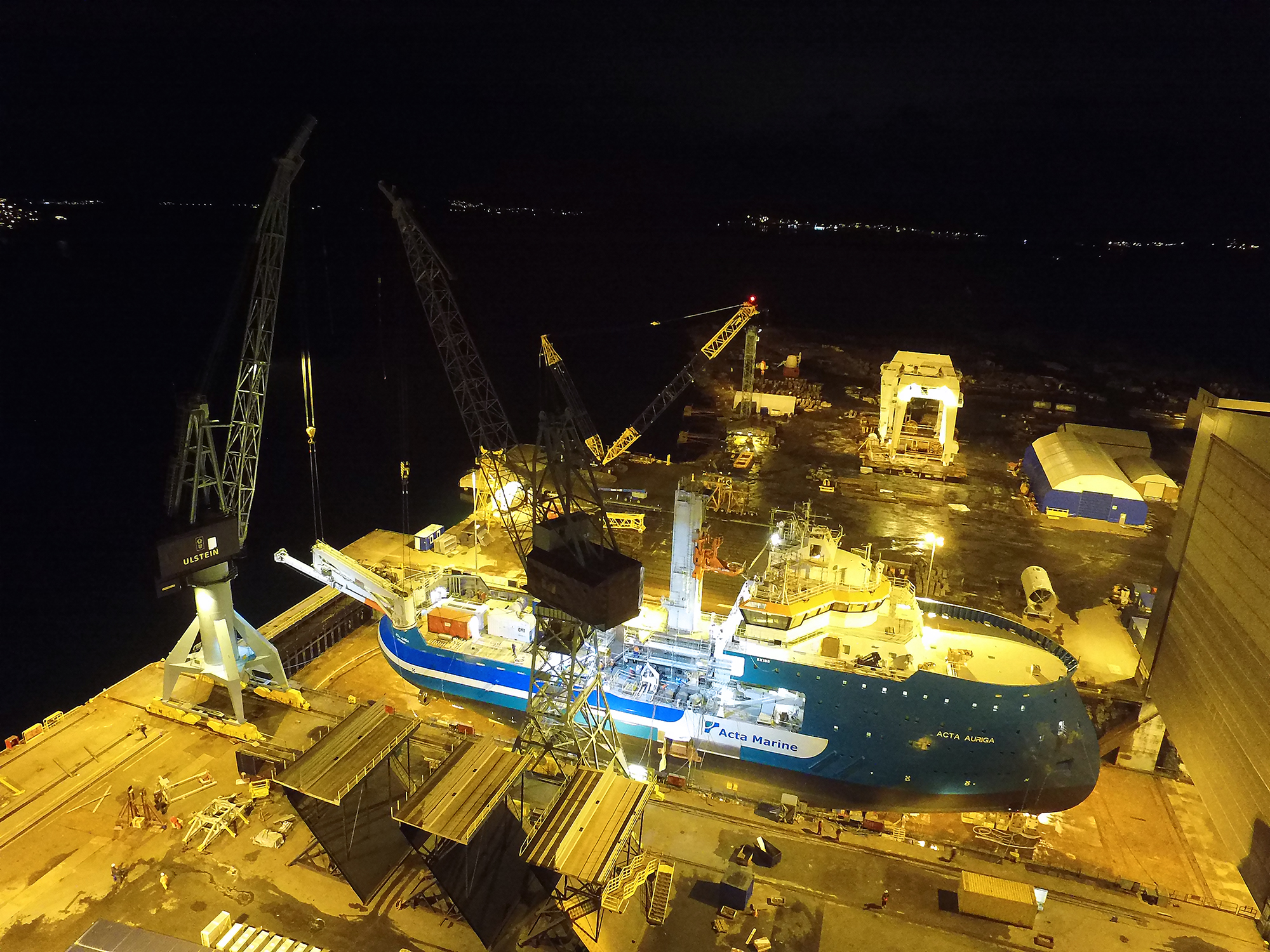 The SMST crane and tower being installed on the Acta Auriga. (Photo: Benny Banen, Acta Marine)