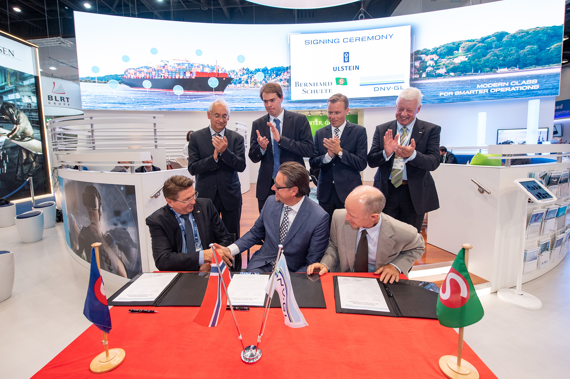 På SMM 2018-messa gjorde DNV GL avtale med Bernhard Schulte og Ulstein om det neste SOV-skipet.