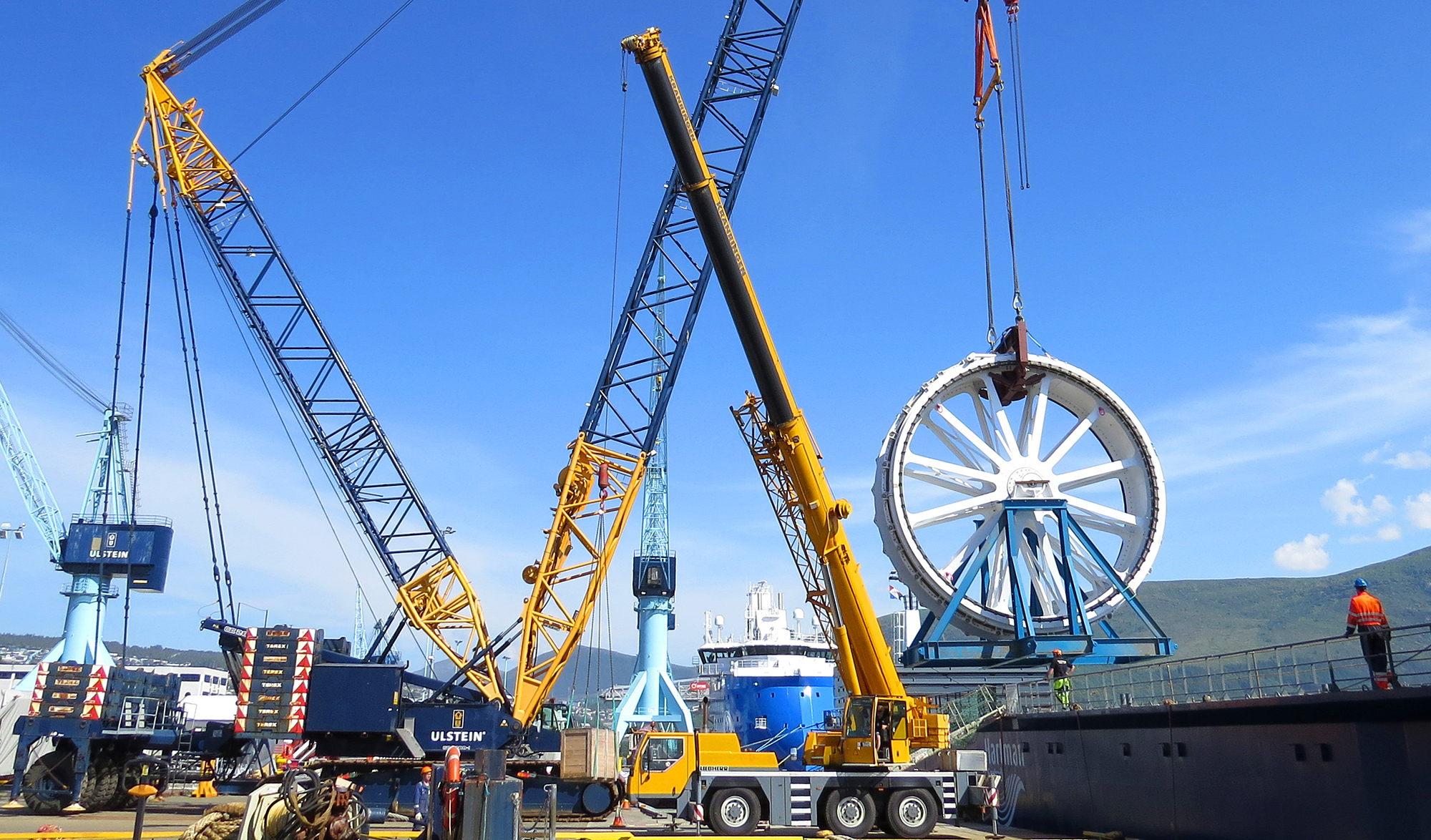 The capstan being unloaded by use of the heavylift division's mobile crane.